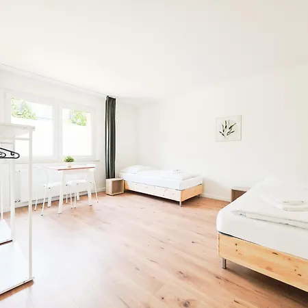 Tolstov - 3 With Balcony - 25 Min Messe Dus דיסבורג